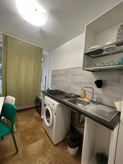 24 Ior By Apartment *